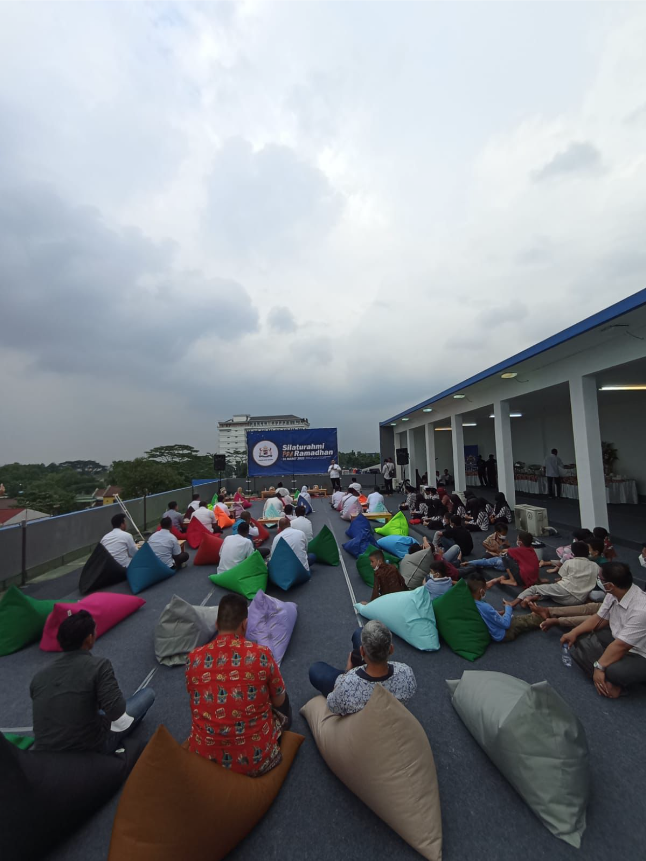 Penyewaan beanbag segitiga di outdoor